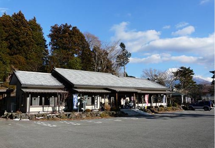 富士五湖が観光地として発展しはじめた当初から営業している老舗